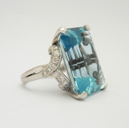 Anthea AG - A fine aquamarine and diamond ring with a large central aquamarine circa 1940s 8500 OIAAF