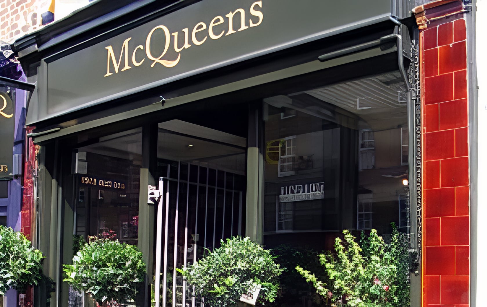 For some truly elegant floral arrangements, place an order with McQueens located in the center of London. Source: Urbanpath.com