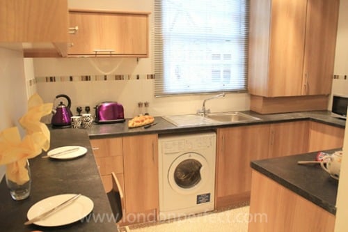 Two Bedroom Vacation Rental in Notting HIll Kitchen