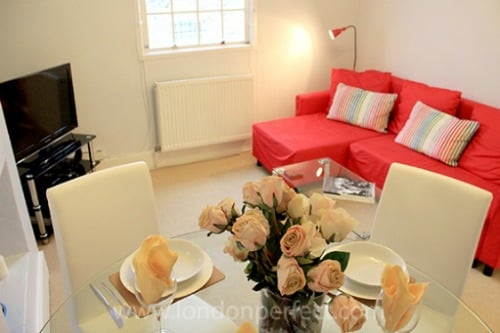 Two Bedroom Vacation Rental in Notting HIll Living Room