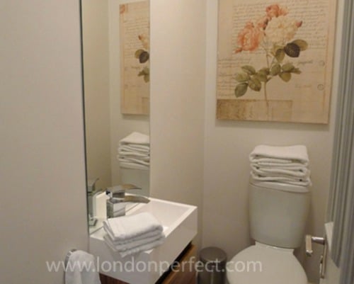 London Perfect Vacation Rental Powder Room