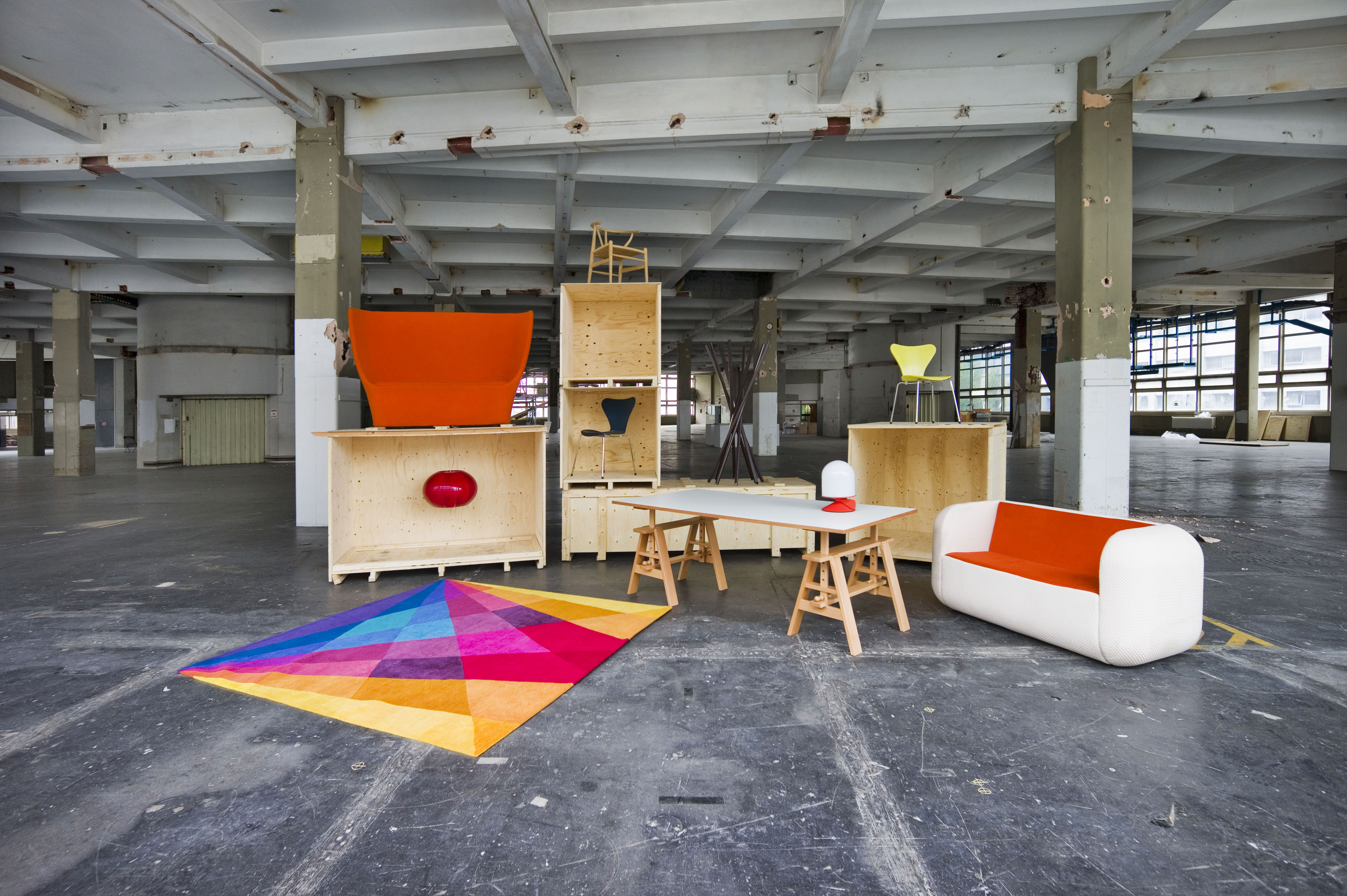 It’s fresh and contemporary. Welcome to your new living room for autumn 2013. Visit designjunction for more lean and clean inspiration. 