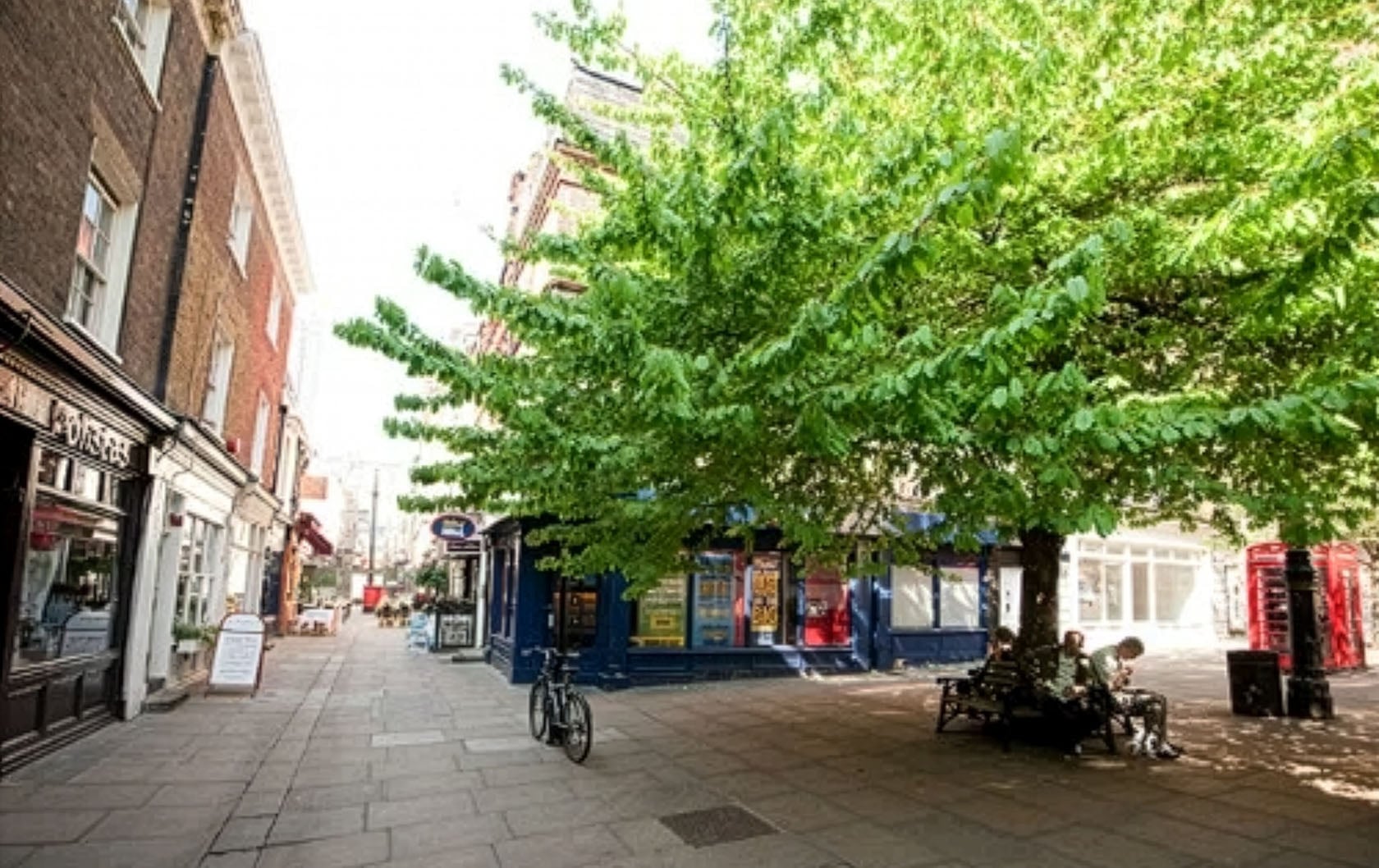 Take a stroll through Shepherd Market - a wonderful area for shopping & dining in Mayfair!