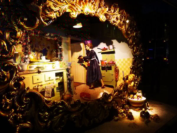 3.3 s 1950 style display window