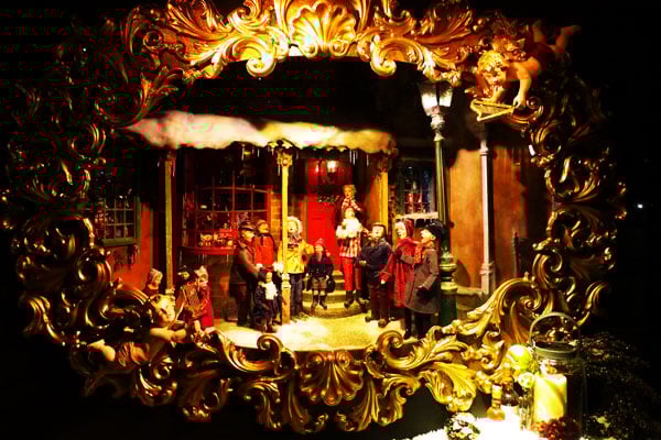 3.3 s london display windows