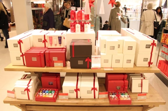 45-molton-and-brown-christmas-display-peter-jones-london