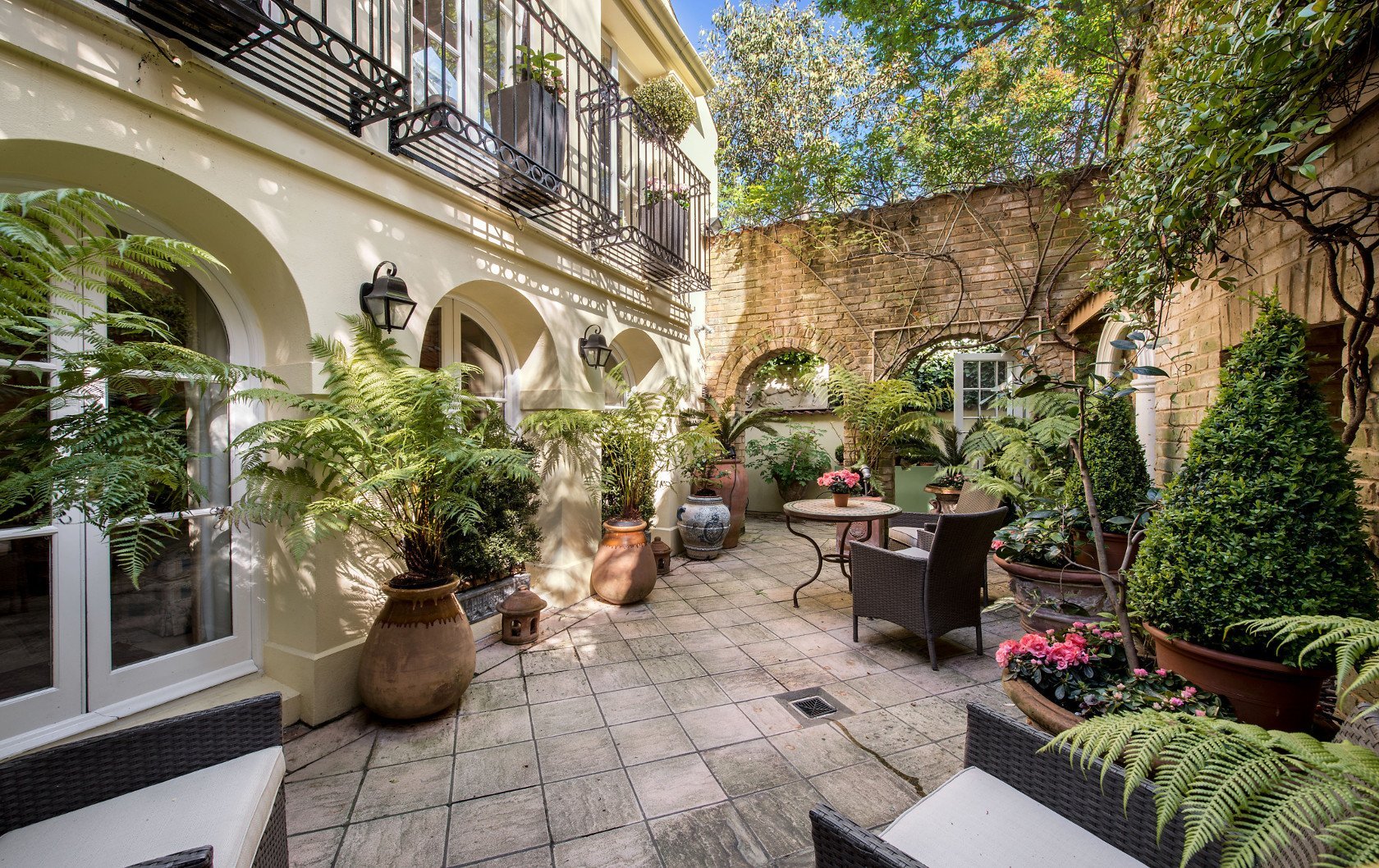 A Guide to Tipping in London by London Perfect Apartment