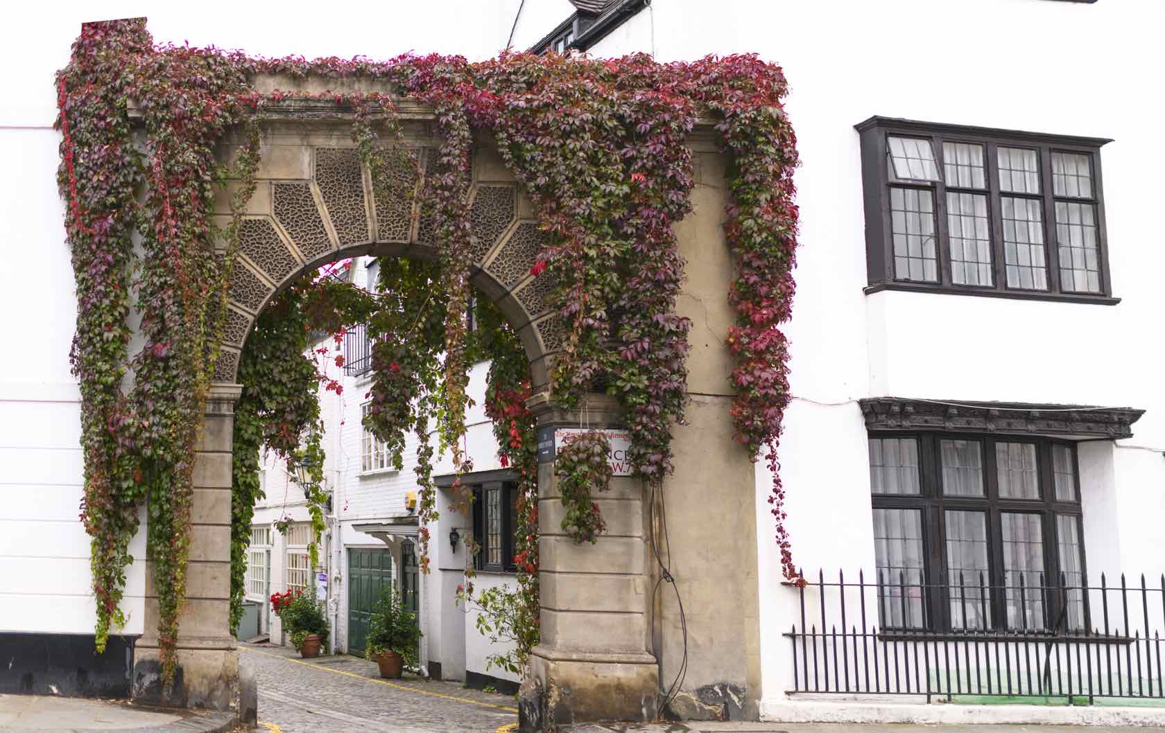 Picturesque and Private: The Best Mews Rentals in London