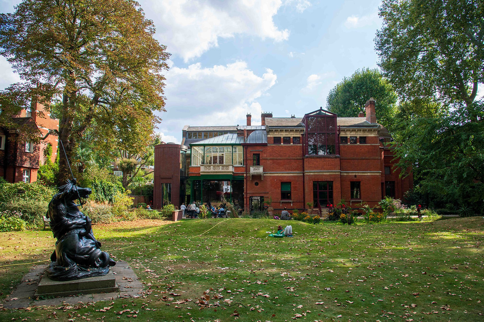 A Perfect Day in Holland Park - London Perfect