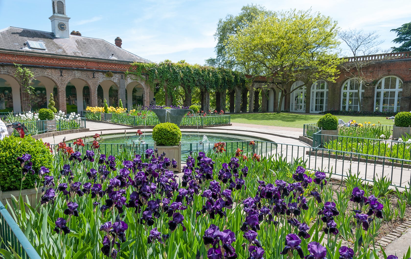 A Perfect Day in Holland Park - London Perfect