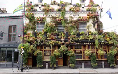 Where to Stay Near the Best Pubs in London