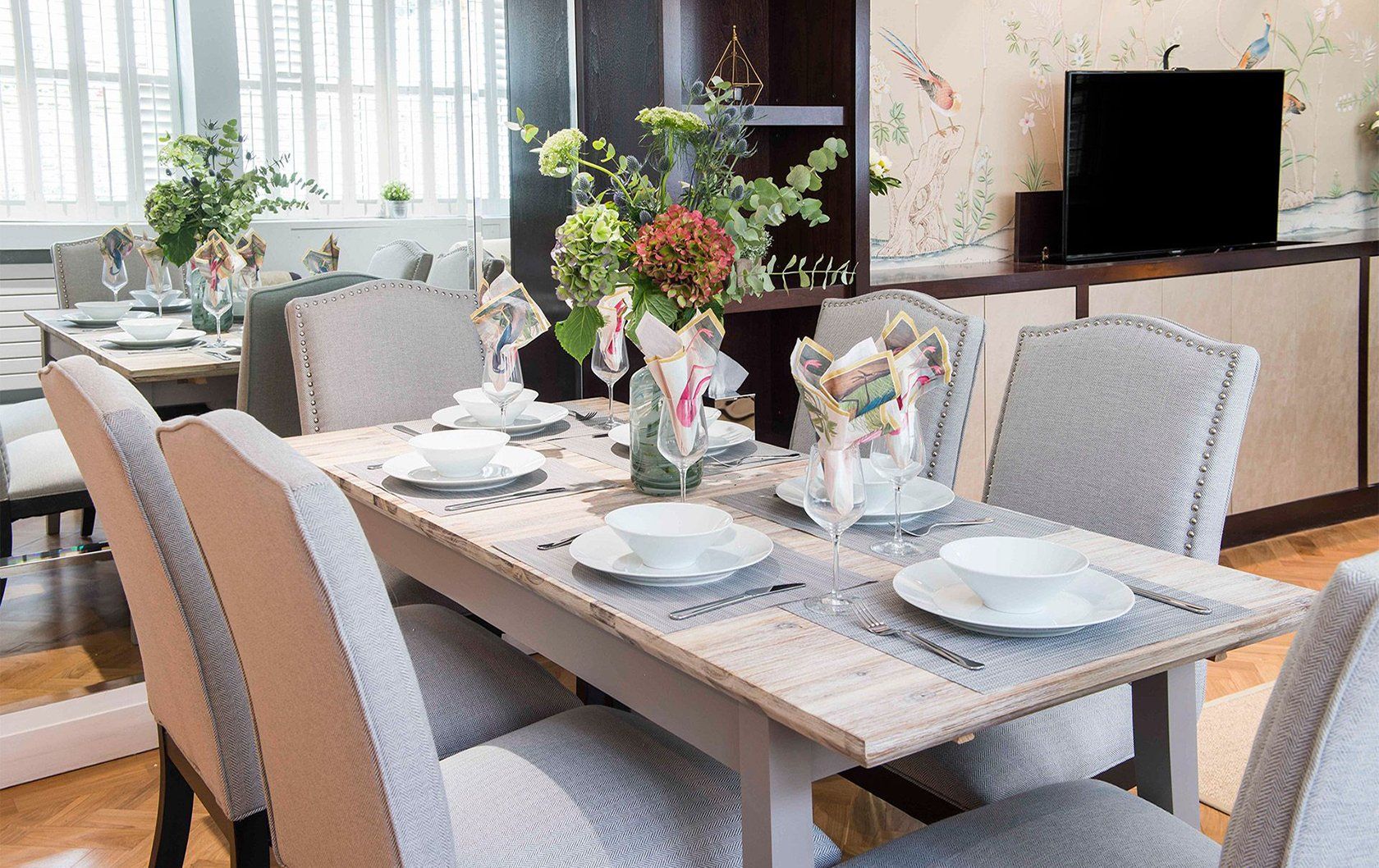 eldon-apartment-rental-dining-table