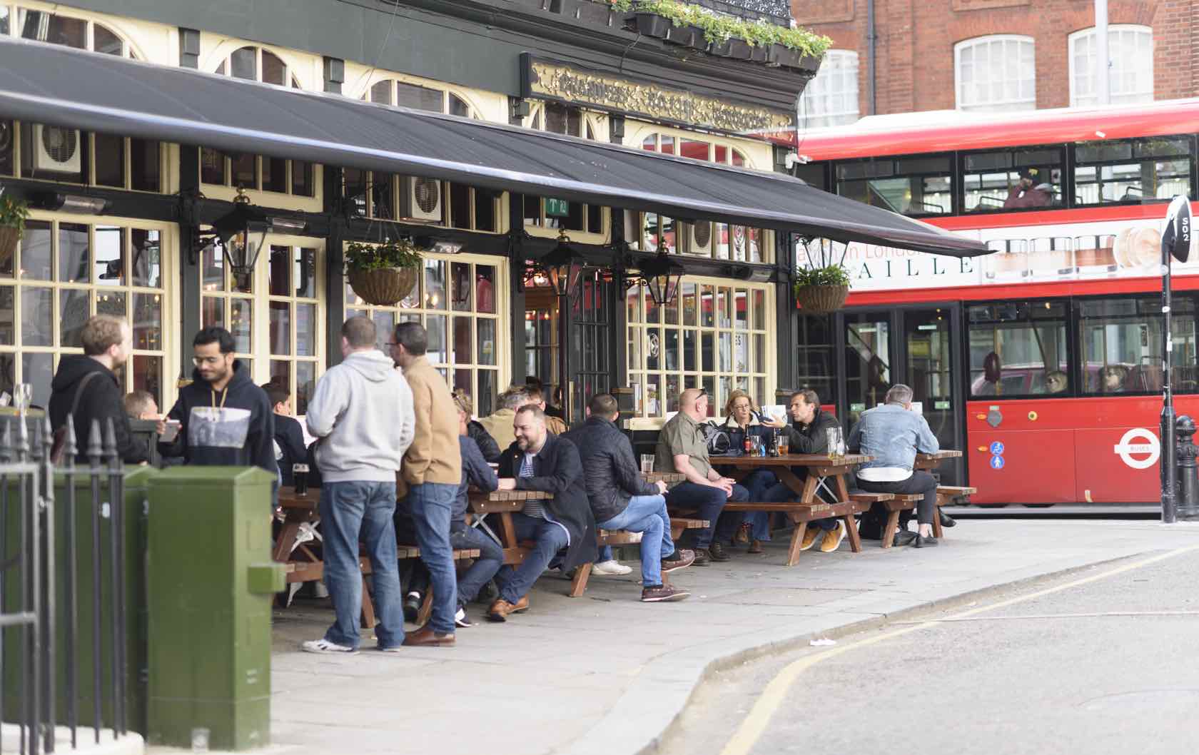 London Pub Summer