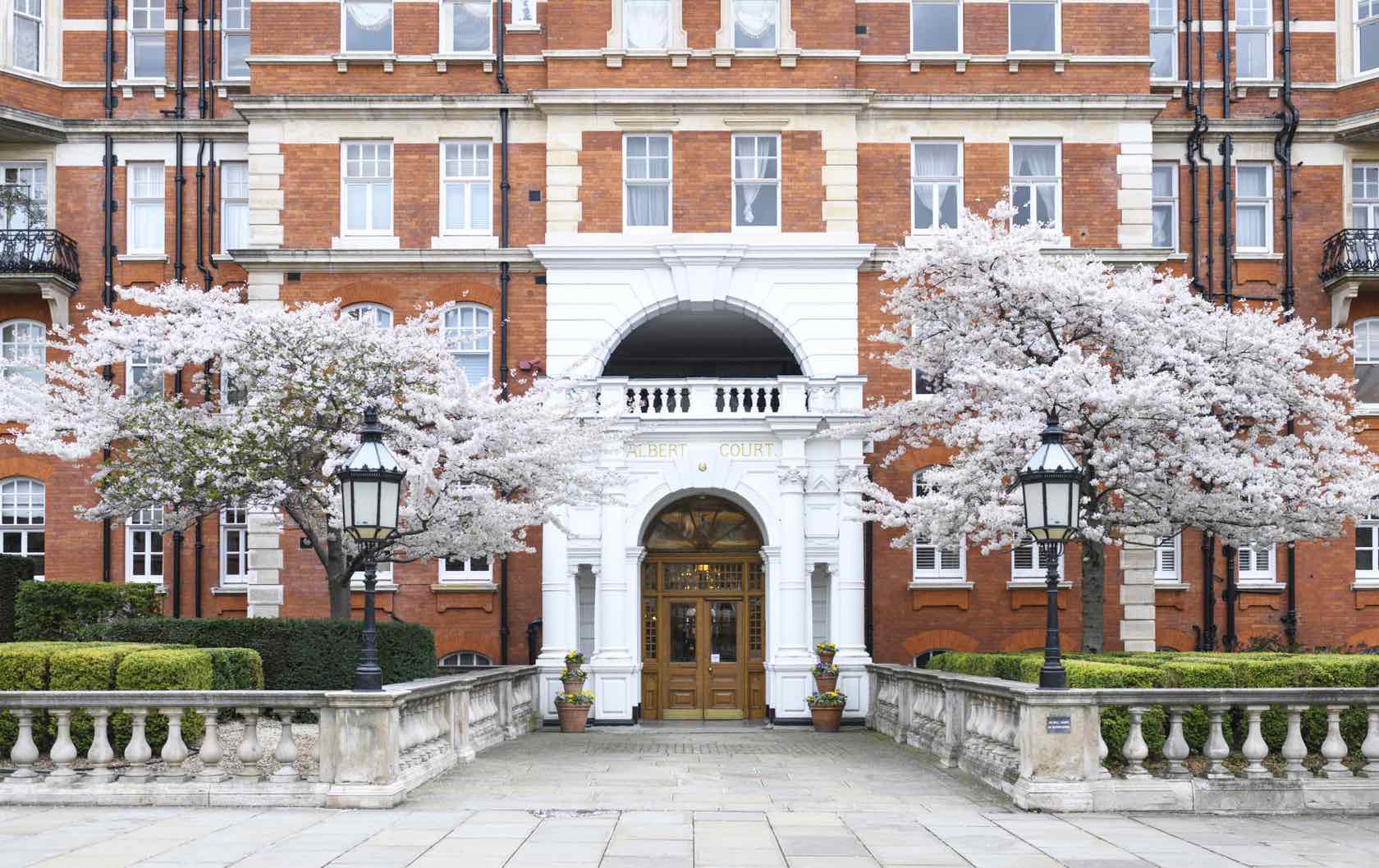 London in Spring flowering trees