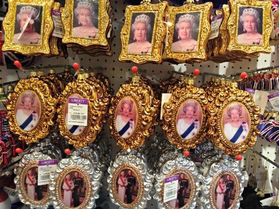 A touch of royalty for your Christmas tree?