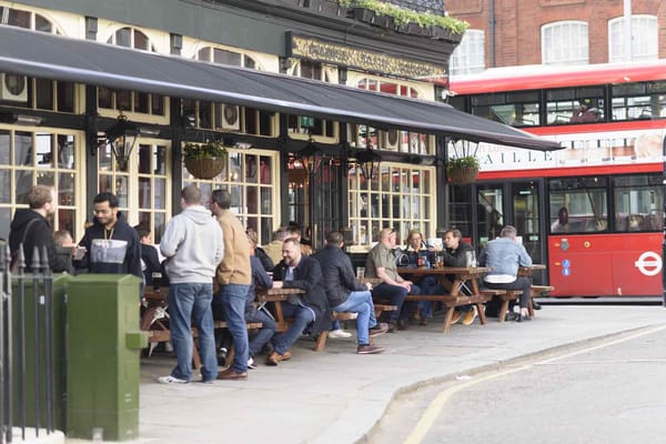 London Pub Summer