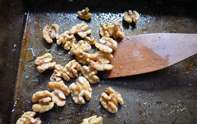 Warm salad Honey Walnuts