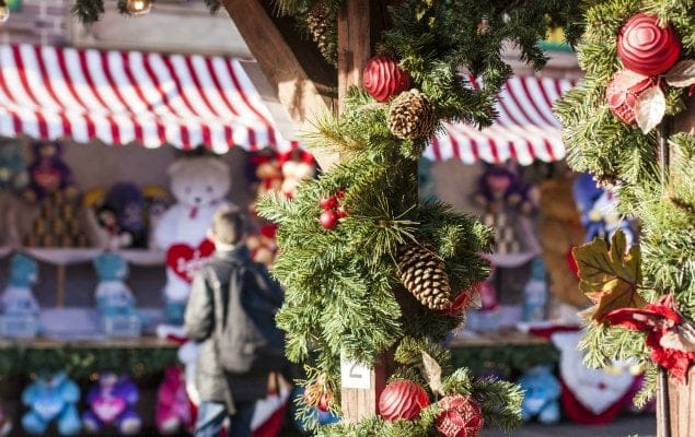 \"FA-74589641-christmas-market-small\"