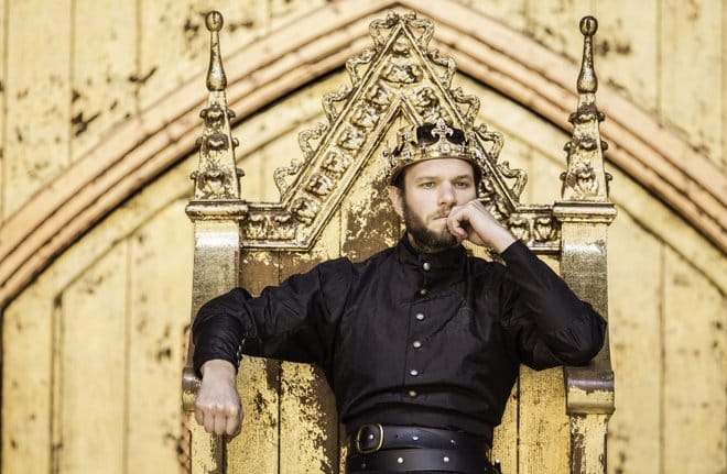 RICHARD II at the Globe in London. Photo by Johan Persson and provided by Shakespeare’s Globe Press Office.