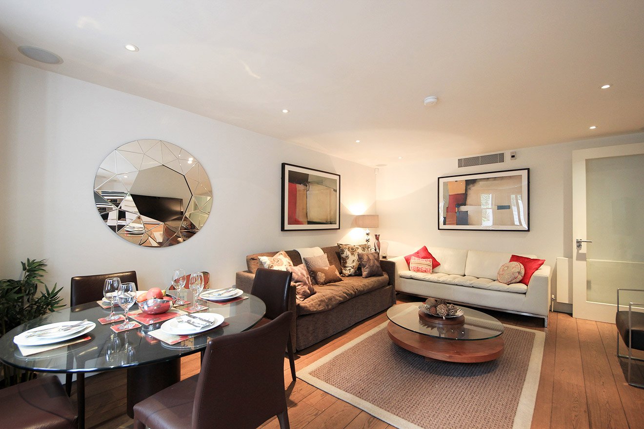 Vacation Apartment For Rent Near Shepherd S Bush London England Comfortable Living And Dining Area Of The Gladstone Vacation Rental Offered By London Perfect