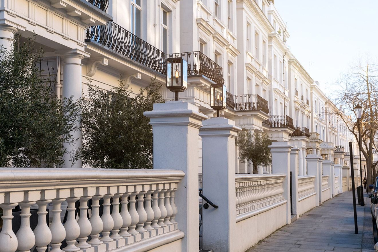 Luxury 3 Bedroom Apartment for Rent in Kensington, London